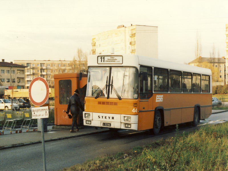 ESG Linie 11 alt Bus Nr 44 Zöhrdorferfeld 20-11-1990.jpg