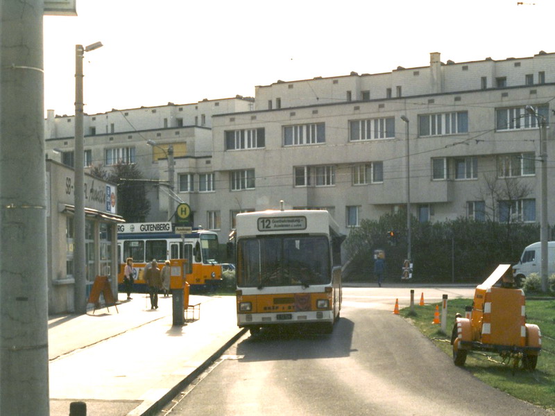 ESG-Autobus Nr. 54 Linie 12 Auwiesen 9-4-1990.jpg