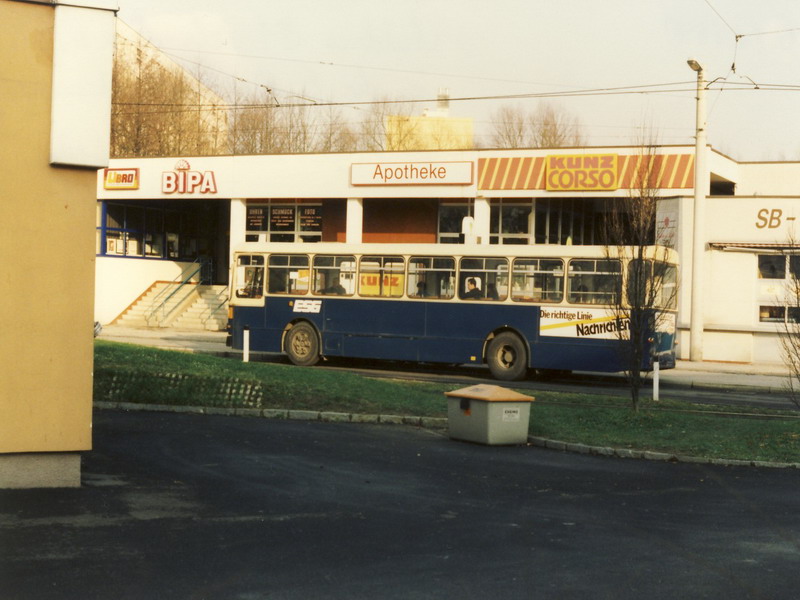 ESG-Autobus Nr. 81 Linie 12 Auwiesen 6-12-1990.jpg