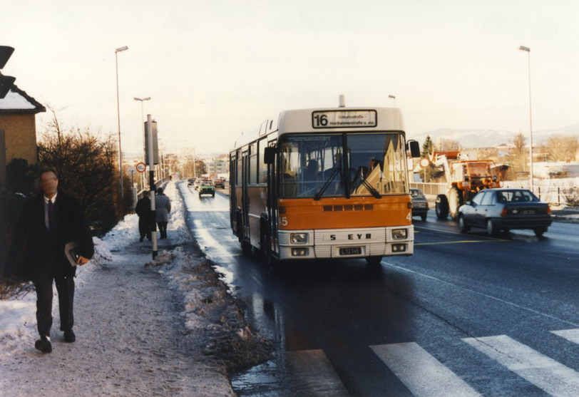 ESG-Bus Nr 45 Linie 16 Brücke Ebelsberg  16-1-1995.jpg